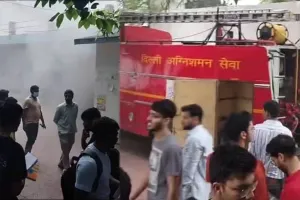 दिल्ली के मौलाना आजाद मेडिकल कॉलेज के हॉस्टल में लगी आग, मची अफरातफरी