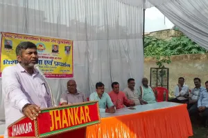 पुरानी पेंशन बहाली और कैशलेस इलाज के लिए UP माध्यमिक शिक्षक संघ ने दिया धरना, डीआईओएस को सौंपा ज्ञापन