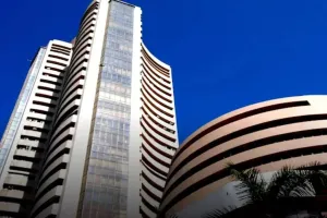 शेयर बाजार: रुपया एक पैसे की गिरावट के साथ 83.72 प्रति डॉलर के सर्वकालिक निचले स्तर पर 