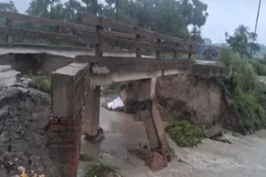 बिहार में 15 दिन के भीतर गिरा 10वां पुल, सुप्रीम कोर्ट पहुंचा मामला