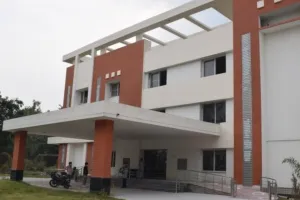 बरेली: 300 बेड अस्पताल में वेंटिलेटर धूल फांक रहे, विभाग के रिकार्ड में सिर्फ तीन