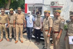 UP: बर्खास्त सिपाही का चोरी करने का तरीका जानकर आप भी रह जाएंगे दंग,  YouTube से देखता वीडियो, मास्क व सिर पर कैप लगाकर छिपाता पहचान...फिर