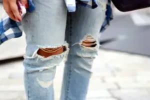 पहले हिजाब पर प्रतिबंध...अब कॉलेज ने छात्रों के टी-शर्ट और फटी जींस पहनने पर लगाई रोक