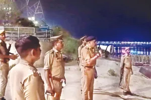 Kanpur News: गंगा का बढ़ा जलस्तर...कटरी में अलर्ट जारी, पुलिस ने सभी घाटों पर पिटवाई डुगडुगी