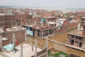 Unnao News: तटवर्ती इलाकों में रहने वालों लोगों की बढ़ी मुसीबतें...गंगा का जलस्तर चेतावनी बिंदु पार, सैकड़ों मकान जलमग्न