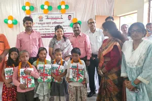 स्कूल पहुंचे बच्चे, मनाया गया प्रवेशत्सव, अपर मुख्य सचिव बेसिक व शिक्षा महानिदेशक ने गेट पर किया बच्चों का स्वागत