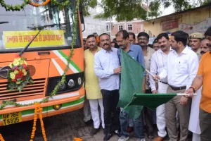 Unnao News: अयोध्या धाम को नियमित बस सेवा का हुआ शुभारंभ...विधायक और डीएम ने दिखाई हरी झंडी दिखाई