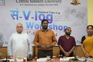 लखनऊ: अब संस्कृत भाषा में भी देख सकेंगे Vlog, CSU में छात्रों ने सीखी वीडियो बनाने की तकनीक