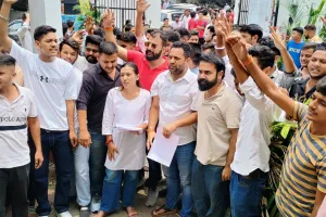 हल्द्वानी: छात्र संघ अध्यक्ष फरार, कॉलेज से कोतवाली तक संग्राम