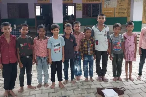 कासगंज: धनराशि मिली फिर भी ड्रेस नहीं खरीद रहे अभिभावक, छात्र परेशान