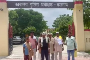 कासगंज: पहले ट्रैक्टर से कुचल कर की हत्या...अब मुकदमा वापस लेने का दबाव बना रहे आरोपी