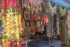 कासगंज: कांवड़ यात्रा के रास्ते पर अगर है आपकी दुकान...तो चस्पा करना होगा अपना नाम