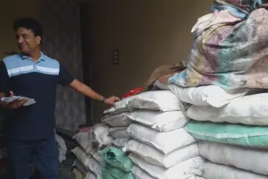 संभल: पॉलीथिन और थर्माकोल का बड़ा स्टॉक जब्त, लगाया एक लाख रुपये से अधिक का जुर्माना