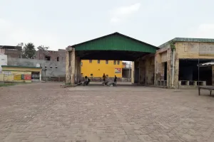 कासगंज: तीर्थनगरी की बदहाल तस्वीर दिखाता 'सोरों का बस स्टैंड', सुविधाओं को दर-दर भटकते यात्री