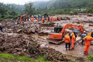 Wayanad Landslides: भीषण भूस्खलन से 31 की मौत, रेस्क्यू में जुटी IAF, सैकड़ो लोगों की फंसे होने की आशंका, पीएम ने किया मुआवजे का ऐलान
