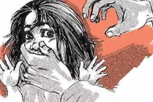 अपहरण का प्रयास : पापा ने बुलाया है बोल, छात्रा को गाड़ी की ओर खींचने लगे बदमाश