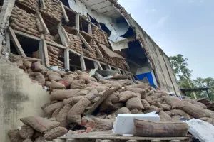 अयोध्या : बर्बाद हुए 10 हजार बोरी आलू की पूंजी पर संकट