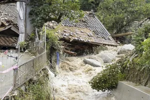 उत्तरी जापान में भारी बारिश के बाद बाढ़ और भूस्खलन, सैकड़ों लोग शरण लेने को मजबूर 