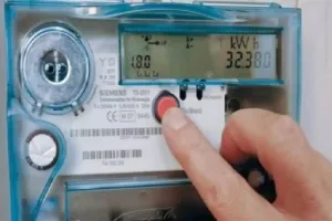 वाराणसीः बिजली मीटरों से छेड़छाड़ करने वालों की खौर नहीं... विभाग कर रही कार्रवाई की तैयारी 