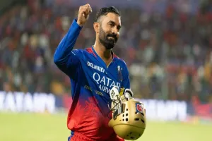 आरसीबी के नए बल्लेबाजी कोच बने दिनेश कार्तिक, बोले- पेशेवर स्तर पर कोचिंग को लेकर रोमांचित हूं