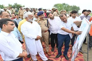 बाराबंकी : बीते सालों आई बाढ़ के आधार पर तैयार करें कार्य योजनाएं- स्वतंत्र देव सिंह 