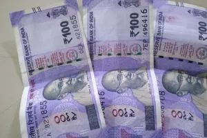 Hamirpur: एसबीआई में मिले 100 रुपये के आठ जाली नोट, मामला दर्ज