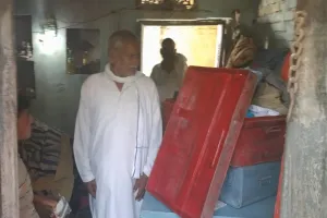 लखीमपुर खीरी: चोरों ने मिश्री डालकर पिया दूध और फिर बटोर ले गए लाखों का सामान 