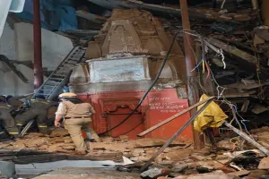 काशी विश्वनाथ मंदिर के पास दो पुराने मकान ढहे, एक महिला की मौत, सात अन्य लोग घायल, प्रधानमंत्री ने जताया दुख 