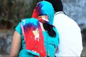 अमरोहा: शिक्षक 2 बच्चों की मां को लेकर फरार, तीज पर मायके आई थी महिला, 6 बच्चों का बाप है टीचर  