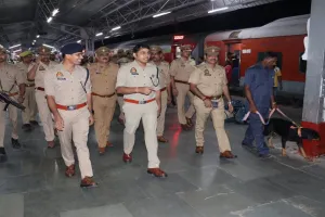 गोंडा: स्वतंत्रता दिवस पर चाक चौबंद सुरक्षा के इंतजाम, SP ने रेलवे स्टेशन से लेकर बॉर्डर तक परखी सुरक्षा