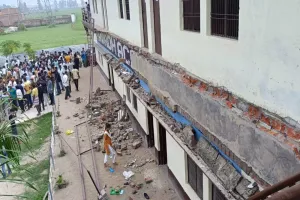 बाराबंकी: प्राइवेट स्कूल का छज्जा गिरने से, करीब तीन दर्जन बच्चे घायल, विद्यालय भवन को किया गया सील