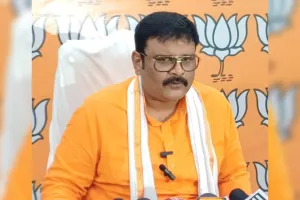 सुब्रत पाठक ने पूर्व ब्लाक प्रमुख की गिरफ्तारी पर दी प्रतिक्रिया, अखिलेश के बाद कन्नौज में नवाब को बताया बड़ा नेता