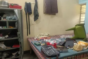 Etawah Theft: डाॅक्टर के घर से दिनदहाडे़ बीस लाख की चोरी...ड्यूटी पर गए थे दंपति, जांच में जुटी पुलिस