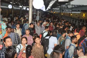 UP Police Constable Exam 2024: सिपाही भर्ती परीक्षा...सेंट्रल स्टेशन में यात्रियों की उमड़ी भीड़, दौड़ाई गईं स्पेशल ट्रेनें 