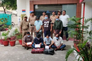 रामनगर: जंगल में चल रहा था जुआ...  ढाई लाख की नगदी के साथ आठ दबोचे