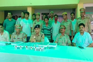अमरोहा : अन्तर्राज्यीय गिरोह के दो चोर गिरफ्तार, पांच लाख के जेवर व नकदी बरामद