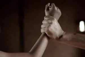 Lakhimpur Kheri: शौच के लिए गई किशोरी से युवक ने की छेड़छाड़, पीड़िता के शोर मचाने पर आरोपी हुआ फरार, रिपोर्ट दर्ज