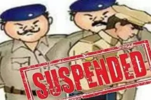 यूपी उपचुनाव: अखिलेश के शिकायत पर चुनाव आयोग का एक्शन, सात पुलिसकर्मी सस्पेंड 