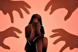 बर्बरता की हद : जेठ ने तीन दोस्तों के साथ महिला से किया गैंगरेप, प्राइवेट पार्ट में डाला सरिया...हालत नाजुक