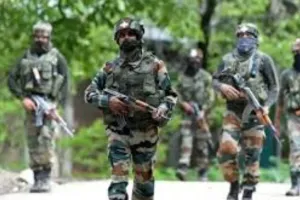 जम्मू-कश्मीर में अंतरराष्ट्रीय सीमा पर पाकिस्तानी घुसपैठिया गिरफ्तार, एक आतंकवादी ढेर, जेसीओ घायल... ऑपरेशन जारी