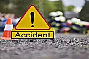 चम्पावत: खाई में गिरा टिप्पर चालक सहित दो की मौत, चार घायल 