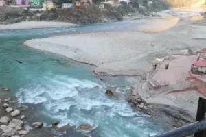 कर्णप्रयाग: पिंडर नदी में कूदी युवती, सर्च अभियान शुरू