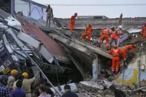 लखनऊ में तीन मंजिला इमारत के ढहने की घटना की जांच के लिए तीन सदस्यीय समिति गठित