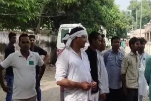 बहराइच: पलटने के बाद बाइक में हुआ विस्फोट, एक युवक की मौत, दूसरा घायल