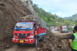 टनकपुर-पिथौरागढ़ NH 28 घंटे के बाद खुला, किरोड़ा नाले के उफान में आने से पूर्णागिरि मार्ग 2 घंटे रहा बंद