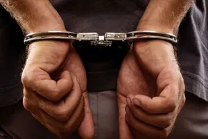 अल्मोड़ा में गांजा तस्करी के आरोप में युवक और उसका नाबालिग भतीजा गिरफ्तार