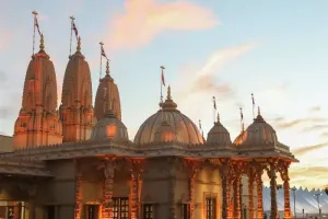 'हिंदुओं वापस जाओ...', अमेरिका में BAPS हिंदू मंदिर में बदमाशों ने की तोड़फोड़...लिखे भड़काऊ नारे