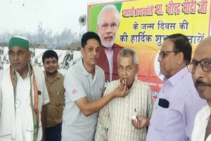 सेवा क्लब ने बुद्धजीवियों का सम्मान कर मनाया प्रधानमंत्री का जन्मदिन 