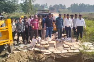 बदायूं: एफएसडीए ने आठ क्विंटल दूषित मिठाई की नष्ट, देहात में खपाने की थी तैयारी 