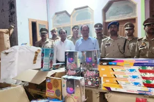 शाहजहांपुर: टेंट के गोदाम को बना रखा था विस्फोटक का जखीरा, एक को किया गिरफ्तार